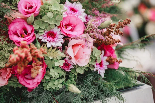 Bouquet di fiori, decorazione di nozze, fatto a mano . — Foto Stock