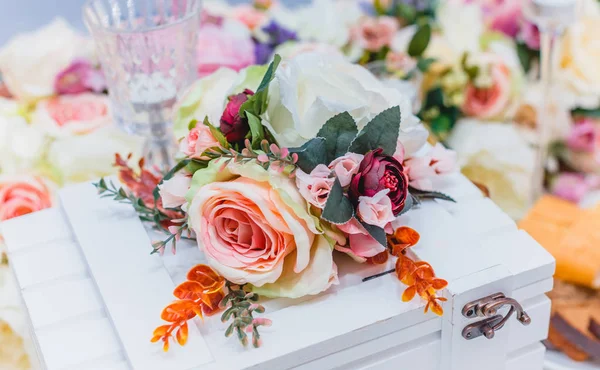 Bouquet di fiori, decorazione di nozze, fatto a mano . — Foto Stock