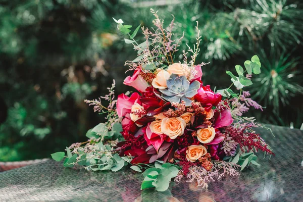 Bouquet de fleurs, Décoration de mariage, Fait main . — Photo