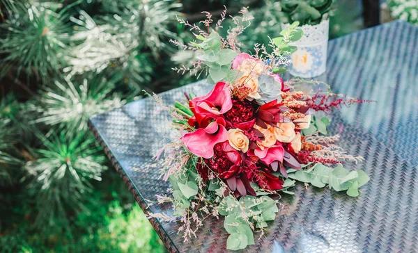 Bouquet de fleurs, Décoration de mariage, Fait main . — Photo