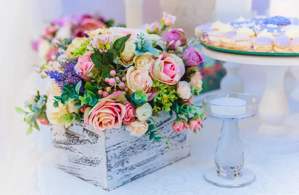 Bukiet kwiatów, dekoracje ślubne, ręcznie wykonane. — Zdjęcie stockowe
