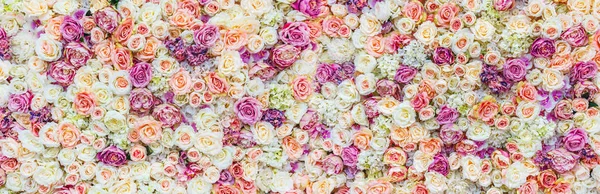 Flowers wall background with amazing red and white roses, Wedding decoration, hand made. — Stock Photo, Image