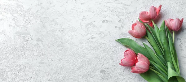Boeket Van Roze Tulpen Bloemen Witte Stenen Achtergrond Moederkaart Maart — Stockfoto