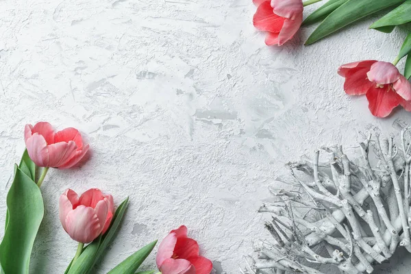 Roze Tulpen Bloemen Witte Stenen Achtergrond Moederkaart Maart Gelukkig Pasen — Stockfoto