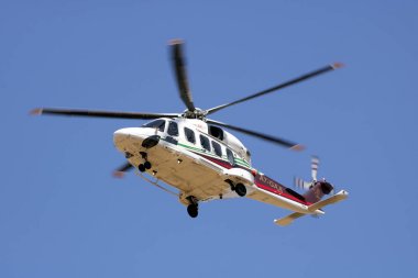 Petrol sondaj platformu gelen helikopter