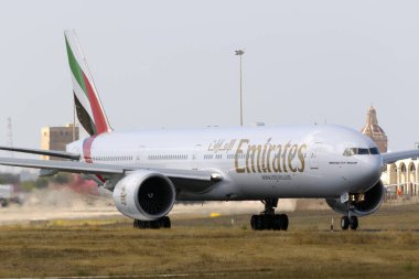 Bir Emirlikleri 777 hemen önce kalkış.