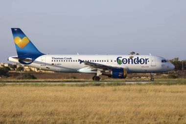 Condor A320 özel üniforma içinde