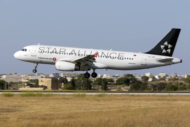 Türk Hava Yolları A320 Star Alliance üniforma içinde