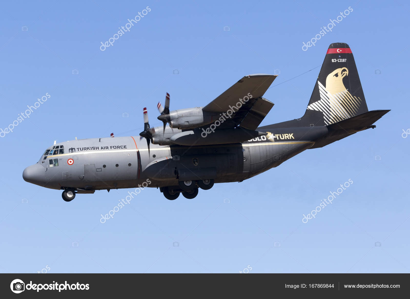 Luqa 马耳他2017年9月21日土耳其空军洛克希德130E 大力士382 13187 着陆跑道土耳其明星队的支援飞机之一—— 库存社论照片©  gordzam@gmail.com #167869844