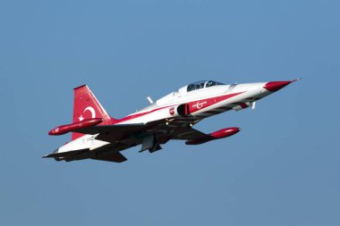 Luqa, Malta 22 Eylül 2017: Northrop (Canadair) Nf-5a-2000 (Cl-226) Türk Hava Kuvvetleri görüntülemek takım Türk yıldızlar için bir alıştırma oturumu Mia2017 için önümüzdeki hafta sonu izinli.