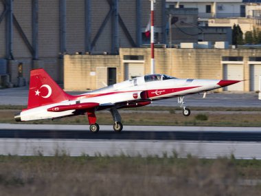 Luqa, Malta 22 Eylül 2017: Northrop (Canadair) Nf-5a-2000 (Cl-226) Türk Hava Kuvvetleri görüntülemek takım Türk bir alıştırma oturumu sonra Mia2017 için önümüzdeki hafta sonu iniş yıldızlar.