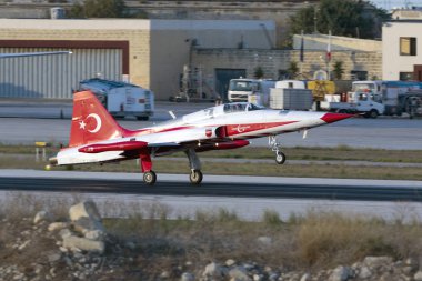 Luqa, Malta 22 Eylül 2017: Northrop (Canadair) Nf-5a-2000 (Cl-226) Türk Hava Kuvvetleri görüntülemek takım Türk bir alıştırma oturumu sonra Mia2017 için önümüzdeki hafta sonu iniş yıldızlar.