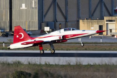 Luqa, Malta 22 Eylül 2017: Northrop (Canadair) Nf-5a-2000 (Cl-226) Türk Hava Kuvvetleri görüntülemek takım Türk bir alıştırma oturumu sonra Mia2017 için önümüzdeki hafta sonu iniş yıldızlar.