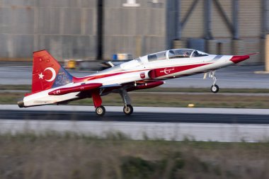 Luqa, Malta 22 Eylül 2017: Northrop (Canadair) Nf-5a-2000 (Cl-226) Türk Hava Kuvvetleri görüntülemek takım Türk bir alıştırma oturumu sonra Mia2017 için önümüzdeki hafta sonu iniş yıldızlar.