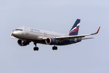 Luqa, Malta - 23 Mart 2020: Aeroflot - Rus Havayolları Airbus A320-214 (Reg: VQ-BST) iniş pisti 31, Moskova 'dan geliyor.