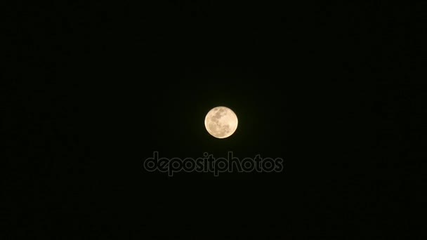 lune dans la nuit noire 
