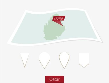 Kağıt sermaye gri arka plan üzerine Doha Katar Haritası kavisli. 