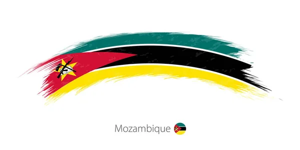 Bandiera del Mozambico in pennellata grunge arrotondata . — Vettoriale Stock