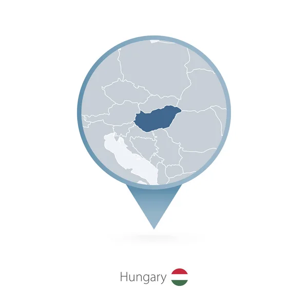 Pino de mapa com mapa detalhado da Hungria e países vizinhos . — Vetor de Stock