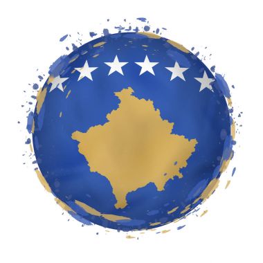 Kosova ile yuvarlak grunge bayrağı bayrak rengini sıçramalarına. 