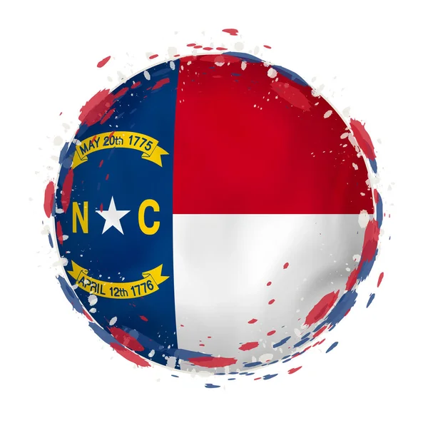 Bandera grunge redonda del estado de Carolina del Norte con salpicaduras en el color de la bandera . — Archivo Imágenes Vectoriales