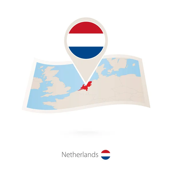 Gevouwen papieren kaart van Nederland met vlag pin van Nederland. — Stockvector