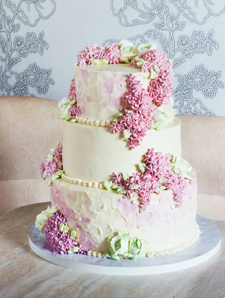 Wedding festive Cake With cream flowers lilac On White Background — Stock Photo, Image