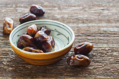 Ham organik Medjool tarih yemek