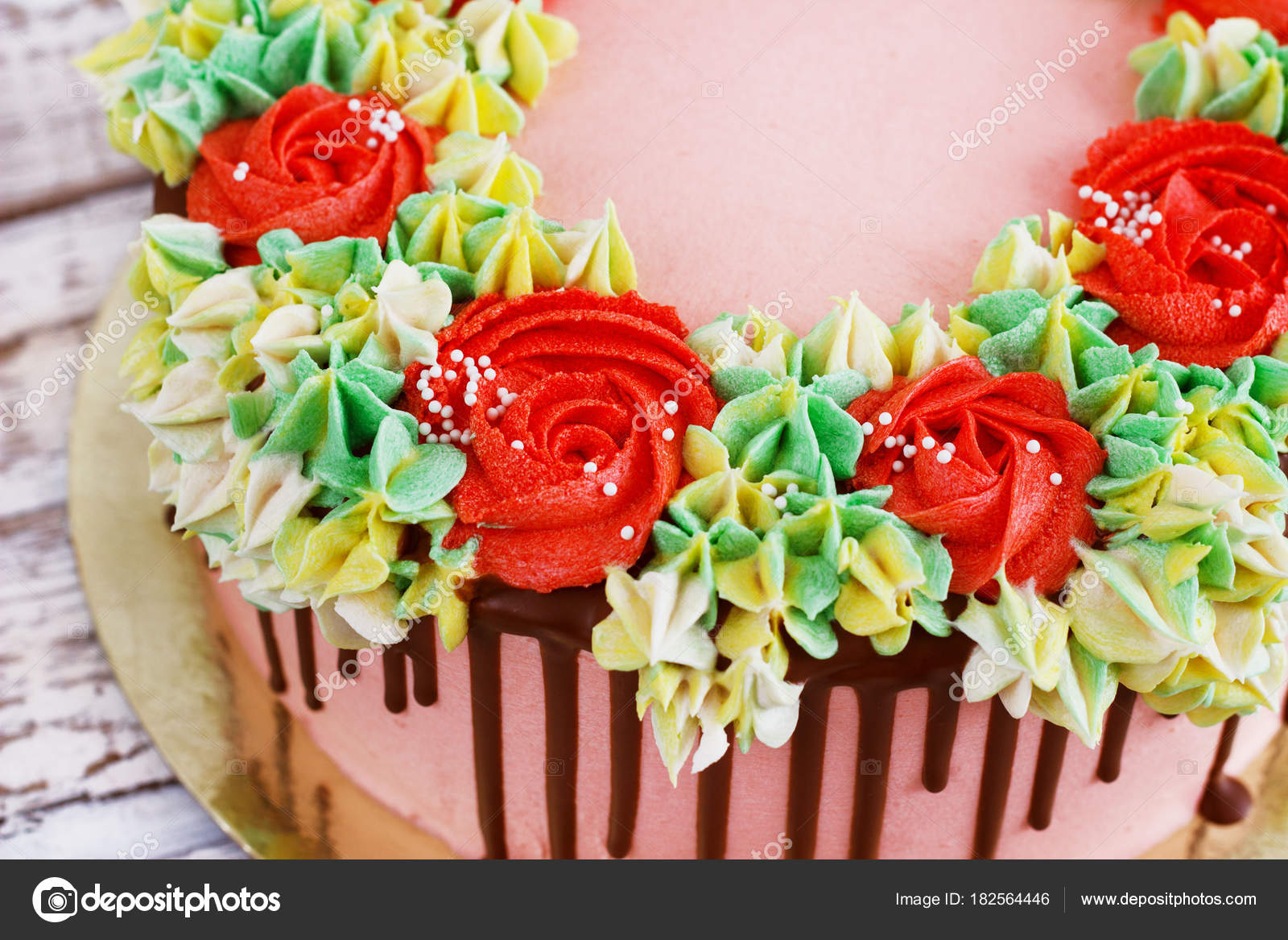 Gateau D Anniversaire Avec Des Fleurs Rose Sur Fond Blanc Image Libre De Droit Par Oksanayasiuchenia C Gateau D Anniversaire Avec Des Fleurs Rose Sur Fond Blanc Image Libre De Droit Par Oksanayasiuchenia C