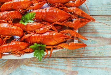 ahşap arka plan üzerinde kerevit