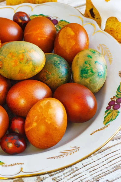 Easter eggs in a plate on an old white wooden background, retro style, rustic — Stock Photo, Image