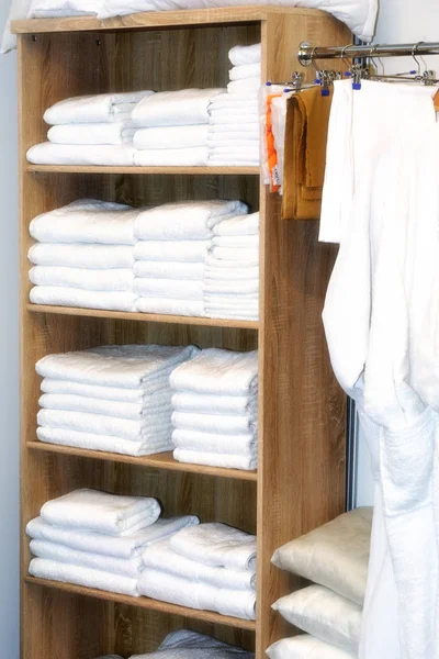 Towels on the shelf — Stock Photo, Image