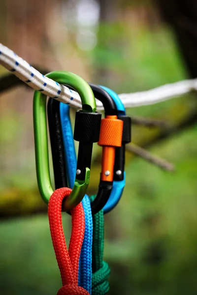 Carabiner with rope on nature background. — Stock Photo, Image