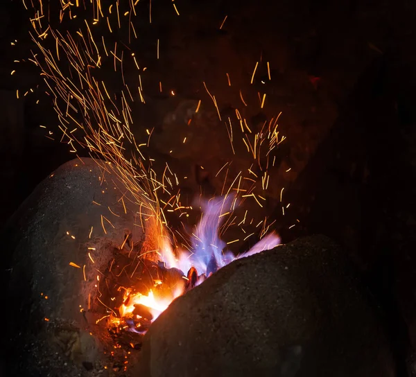 Smithy fire flame tips with sparks closeup — Stock Photo, Image