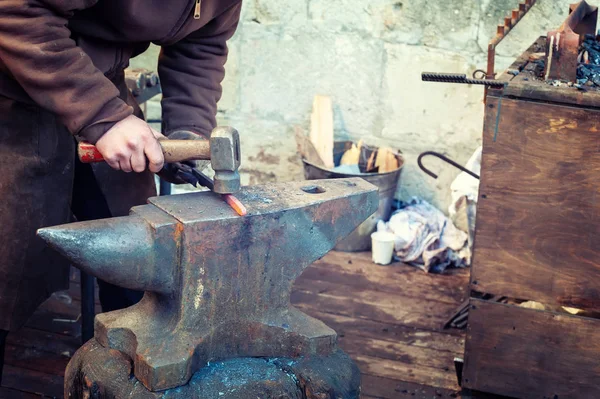 Blacksmith Working Metal Hammer Anvil Forge — Stock Photo, Image