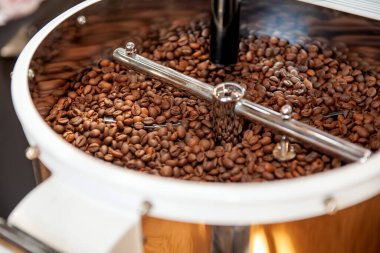 Kahve kızartma makinesi. Yakın çekim. .