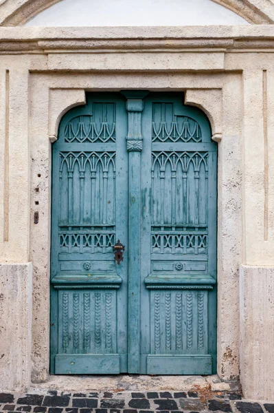Старая Деревянная Дверь Крупным Планом Фоне Стены Старый Дом Снаружи — стоковое фото