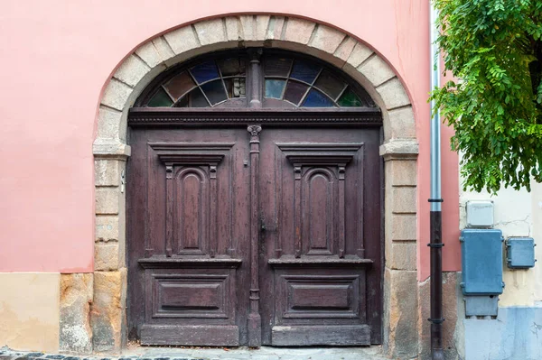 Alte Holztür Großaufnahme Auf Dem Hintergrund Einer Wand Altes Haus — Stockfoto