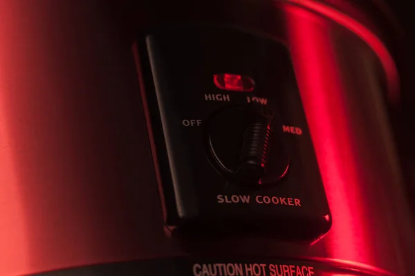 Slow Cooker Detayı Stüdyoda Çekildi Çalışıyor Kıpkırmızı — Stok fotoğraf