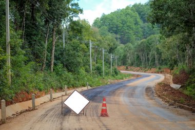 Yol şu anda yapım aşamasındadır.