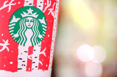 Chiangmai, Tayland - 16 Aralık 2016: Starbucks kağıt bardak tak