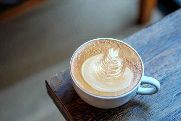 Latte folhas árvore xícara de café . — Fotografia de Stock
