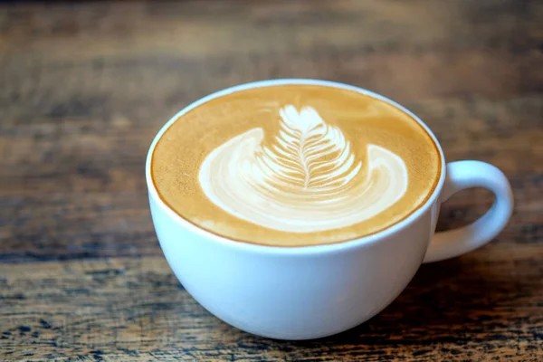 Latte lämnar trädet kaffe kopp. — Stockfoto