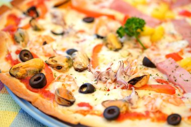 Pizza hawaiian portre vurdu.