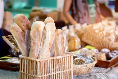 Yumurtalı ekmek içinde belgili tanımlık çarşı.