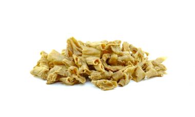 Tofu kuru veya vejetaryen tofu beyaz arka plan üzerinde kuru.