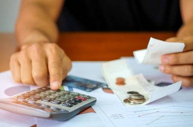 Erkek slip kredi kartı analiz etmek için bir hesap makinesi kullanıyorsanız.