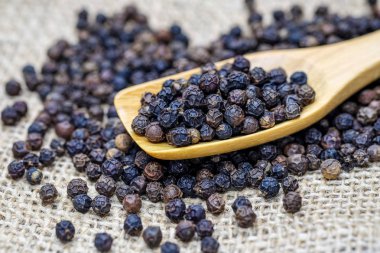 Tahta kaşık karabiber tohumu.