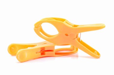 beyaz zemin üzerine plastik kelepçe.