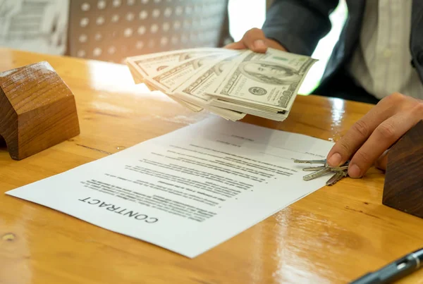 Ev kavramı, dolar ve modeli satın alma ile sözleşme kağıt evler
